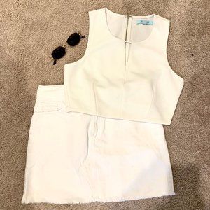 white she + sky notch top